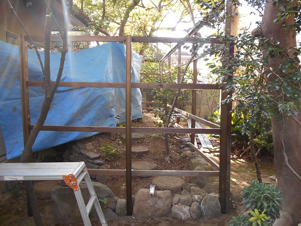 嘉島町S様邸、竹穂垣依頼　撤去後　鉄筋を柱にしてます。